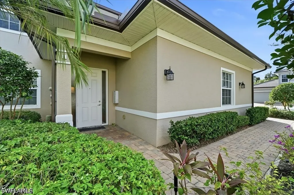 7842 Hawthorne Drive Naples FL 34113