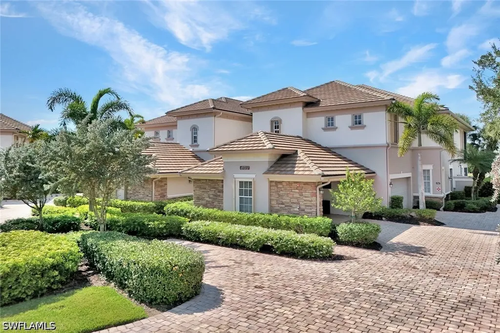 8723 Coastline Court Naples FL 34120