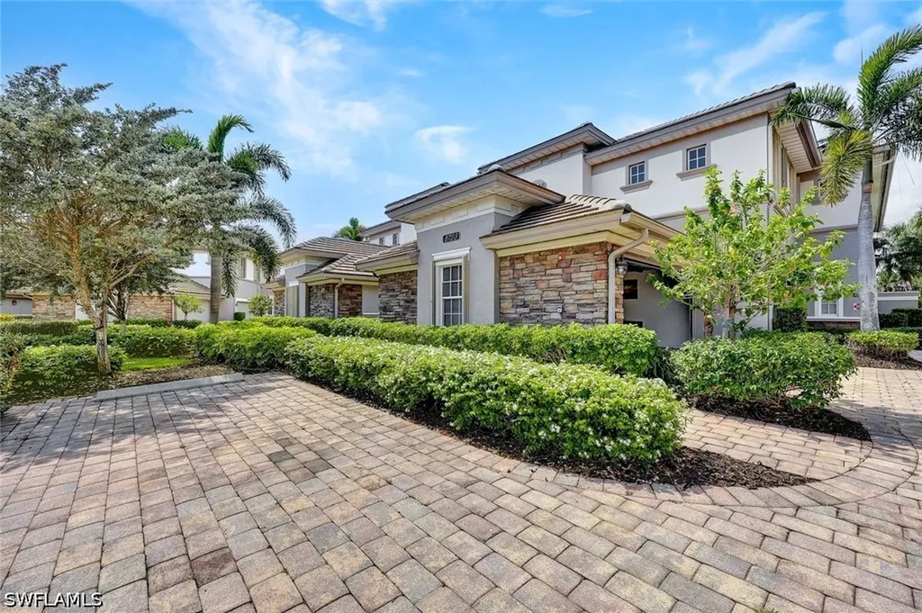8723 Coastline Court Naples FL 34120