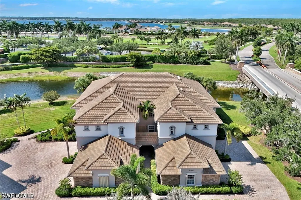 8723 Coastline Court Naples FL 34120