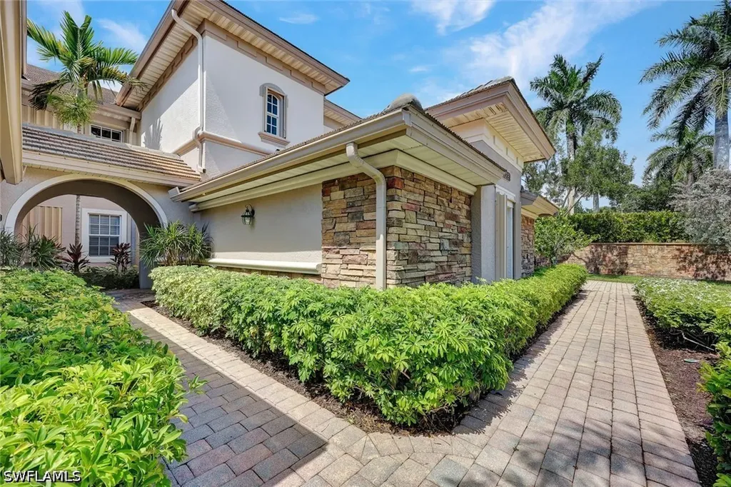 8723 Coastline Court Naples FL 34120