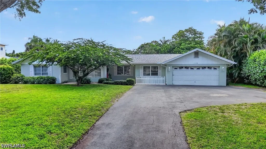1608 Crayton Road Naples FL 34102