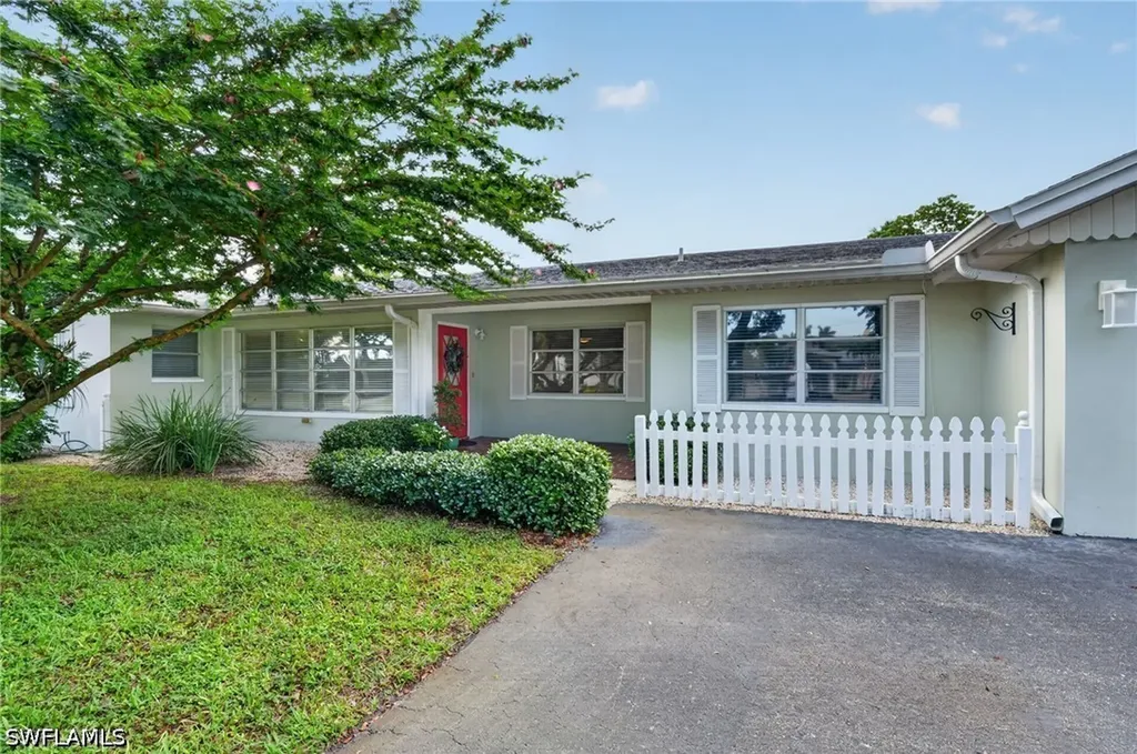 1608 Crayton Road Naples FL 34102