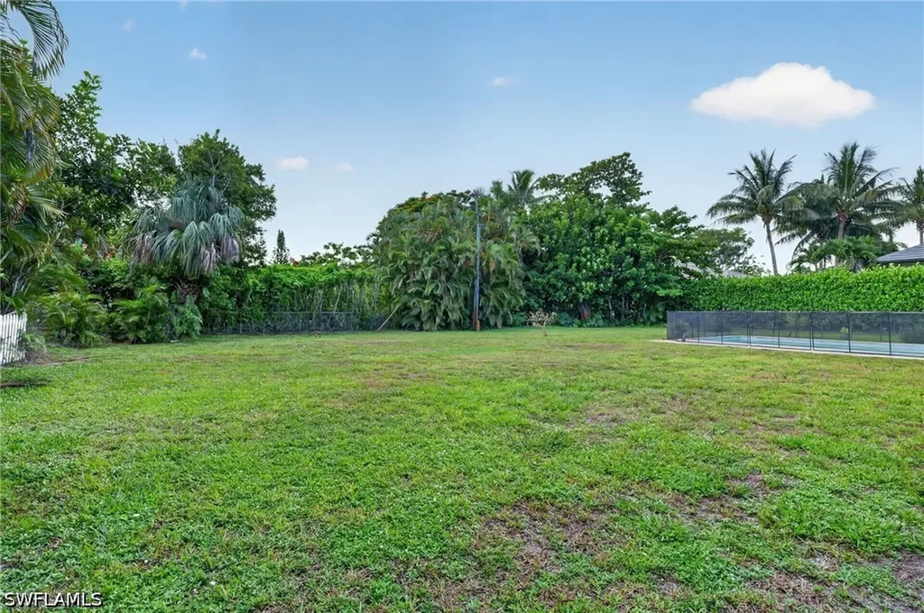 1608 Crayton Road Naples FL 34102