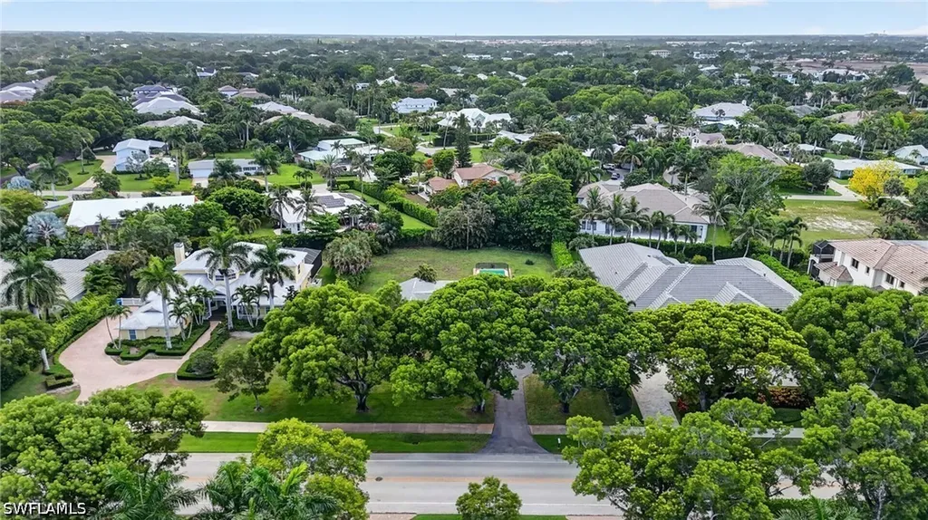 1608 Crayton Road Naples FL 34102
