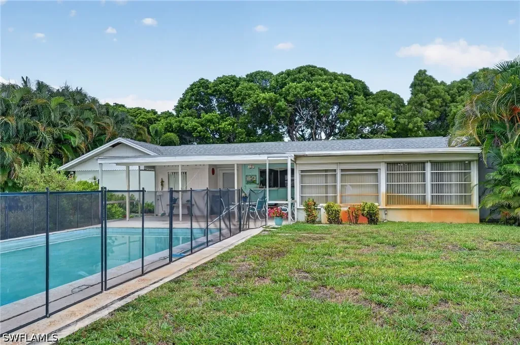 1608 Crayton Road Naples FL 34102