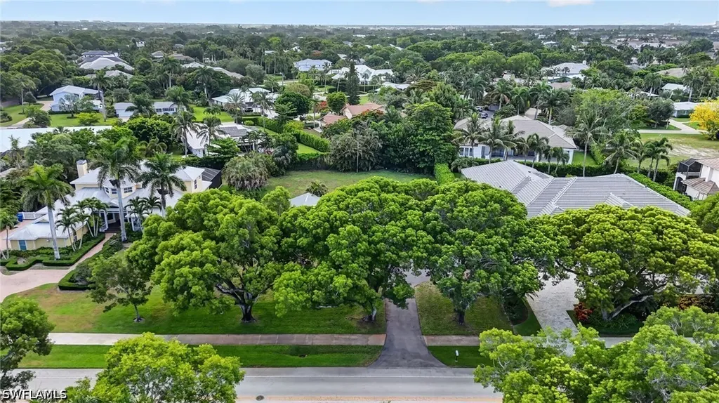 1608 Crayton Road Naples FL 34102