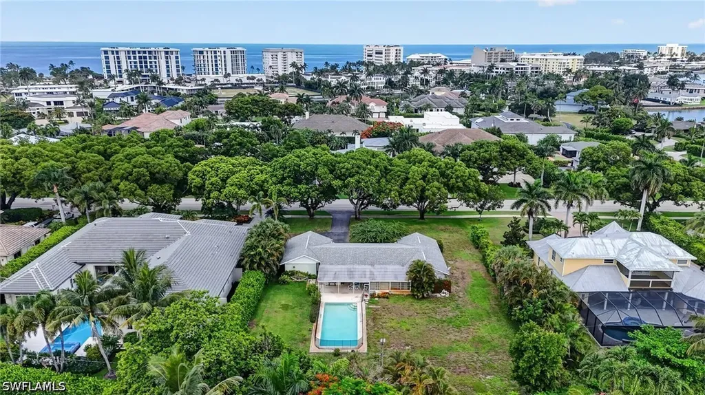 1608 Crayton Road Naples FL 34102