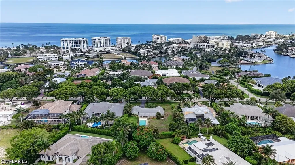 1608 Crayton Road Naples FL 34102