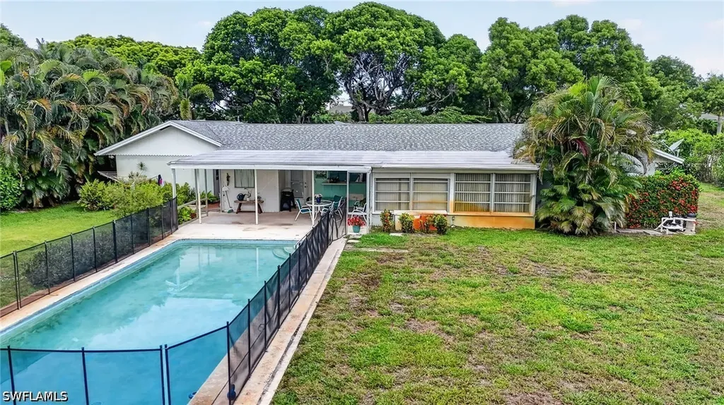 1608 Crayton Road Naples FL 34102