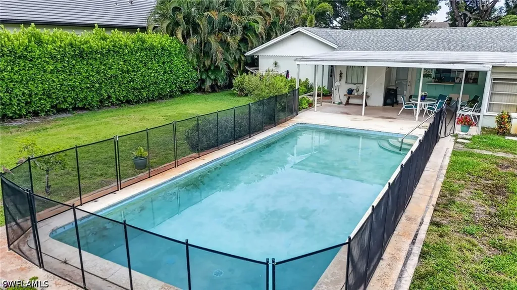 1608 Crayton Road Naples FL 34102