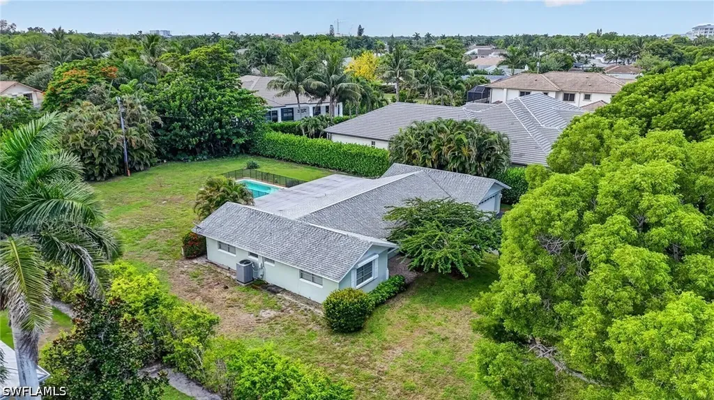 1608 Crayton Road Naples FL 34102