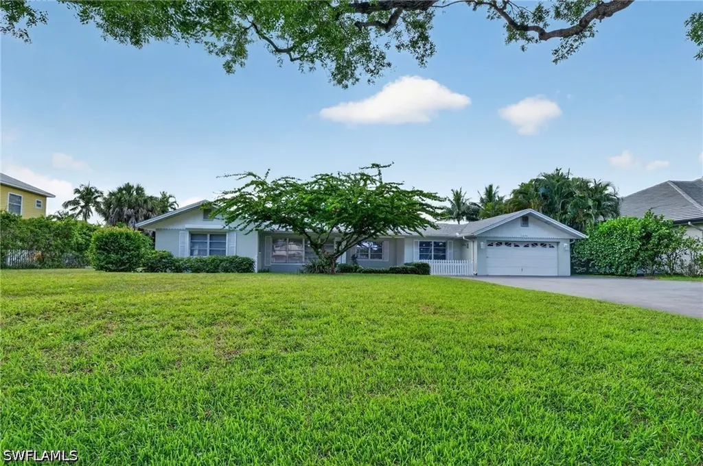 1608 Crayton Road Naples FL 34102