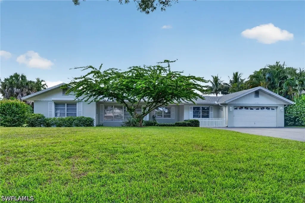 1608 Crayton Road Naples FL 34102