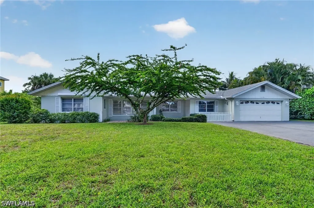 1608 Crayton Road Naples FL 34102