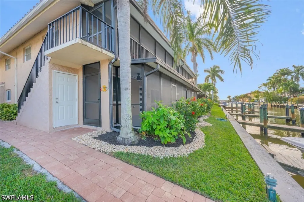 1537 Chesapeake Avenue Naples FL 34102