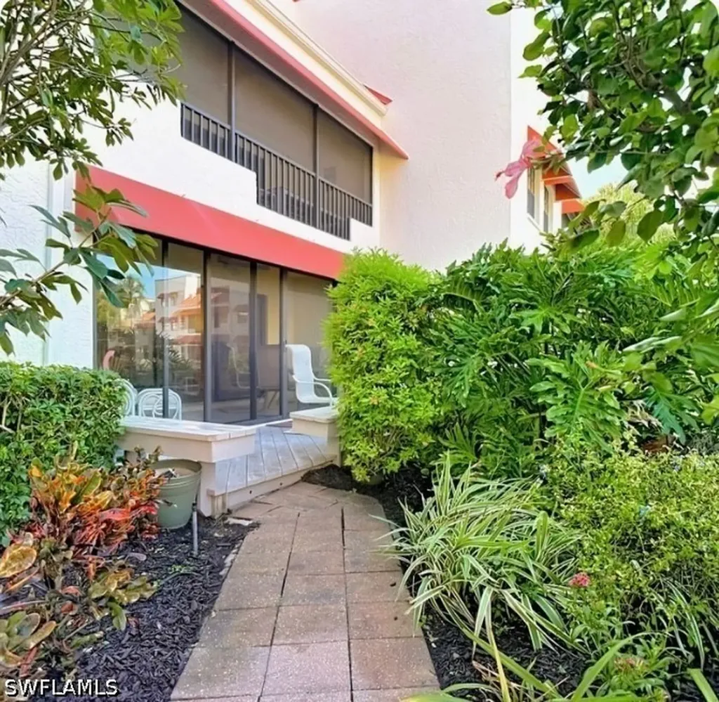 627 Serendipity Drive Naples FL 34108