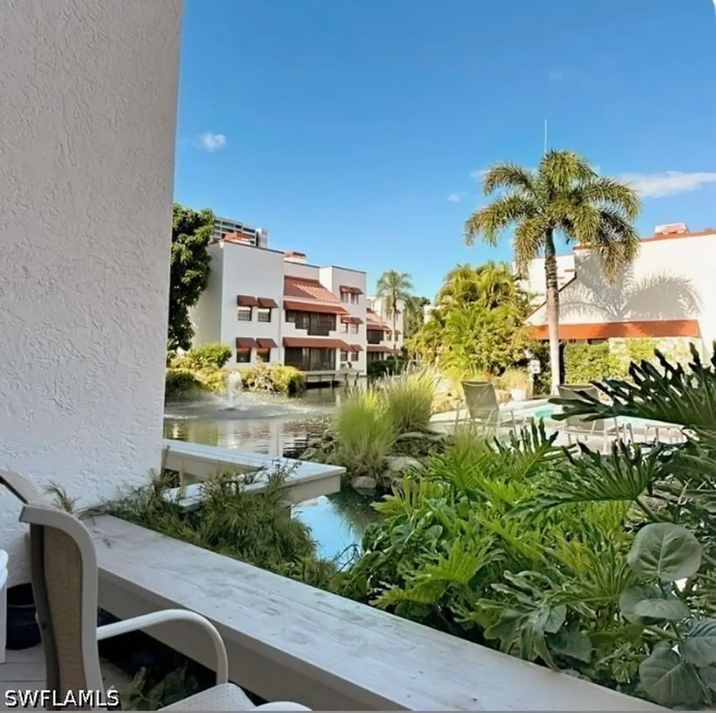 627 Serendipity Drive Naples FL 34108