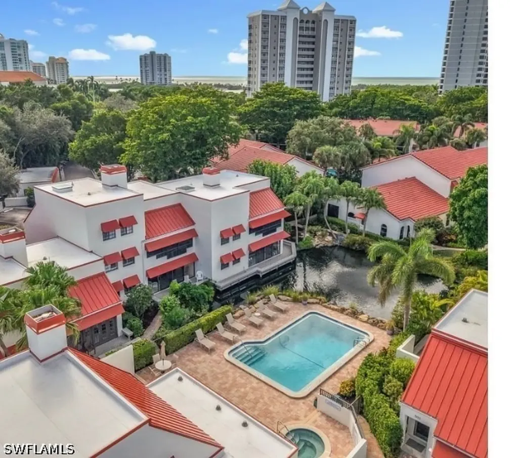 627 Serendipity Drive Naples FL 34108