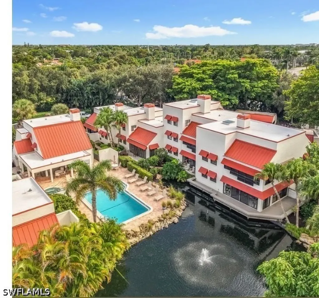 627 Serendipity Drive Naples FL 34108