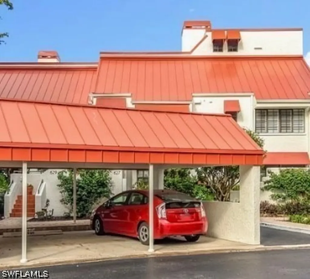 627 Serendipity Drive Naples FL 34108