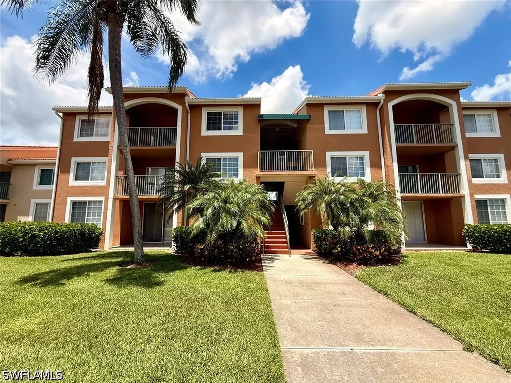 1265 Wildwood Lakes Boulevard Naples FL 34104