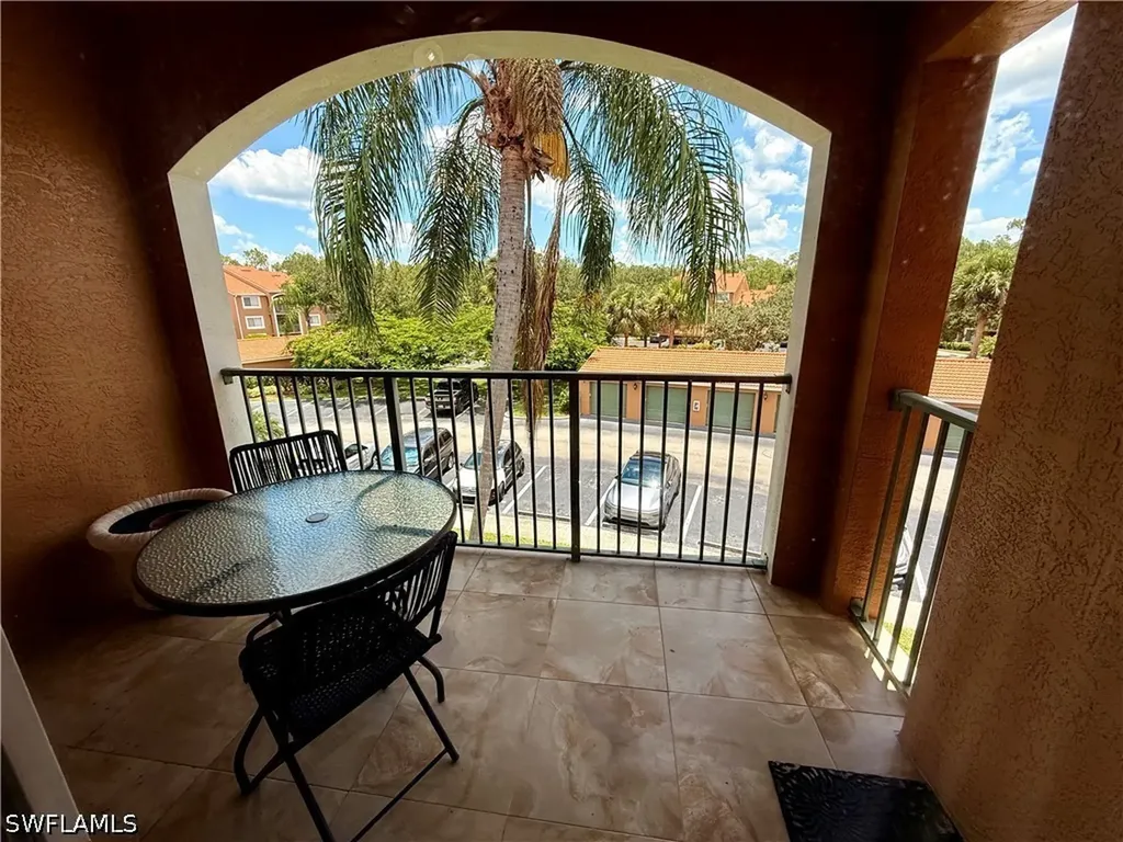1265 Wildwood Lakes Boulevard Naples FL 34104