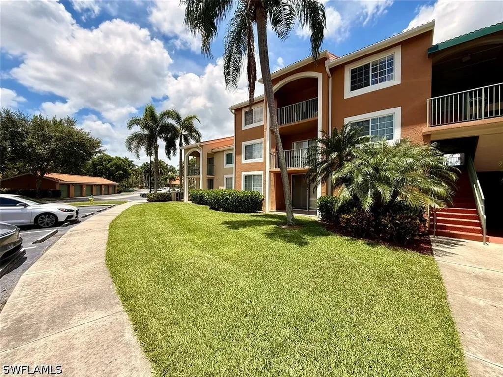 1265 Wildwood Lakes Boulevard Naples FL 34104