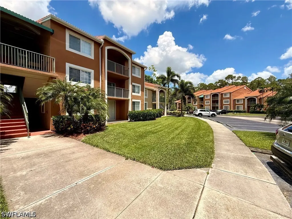 1265 Wildwood Lakes Boulevard Naples FL 34104