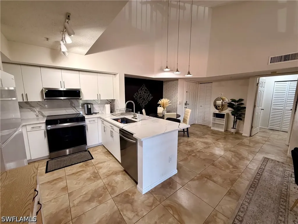 1265 Wildwood Lakes Boulevard Naples FL 34104