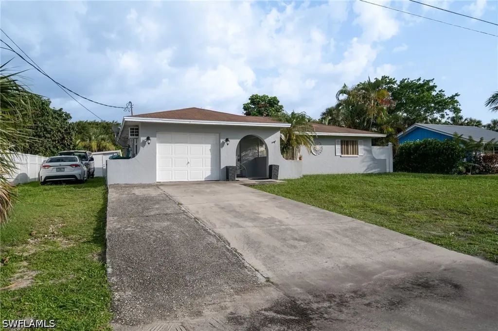 4636 25th Avenue SW Naples FL 34116