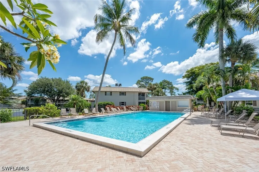 1549 Sandpiper Street Naples FL 34102