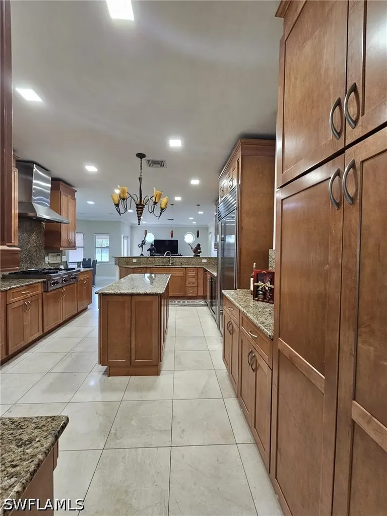 41 33rd Avenue NE Naples FL 34120