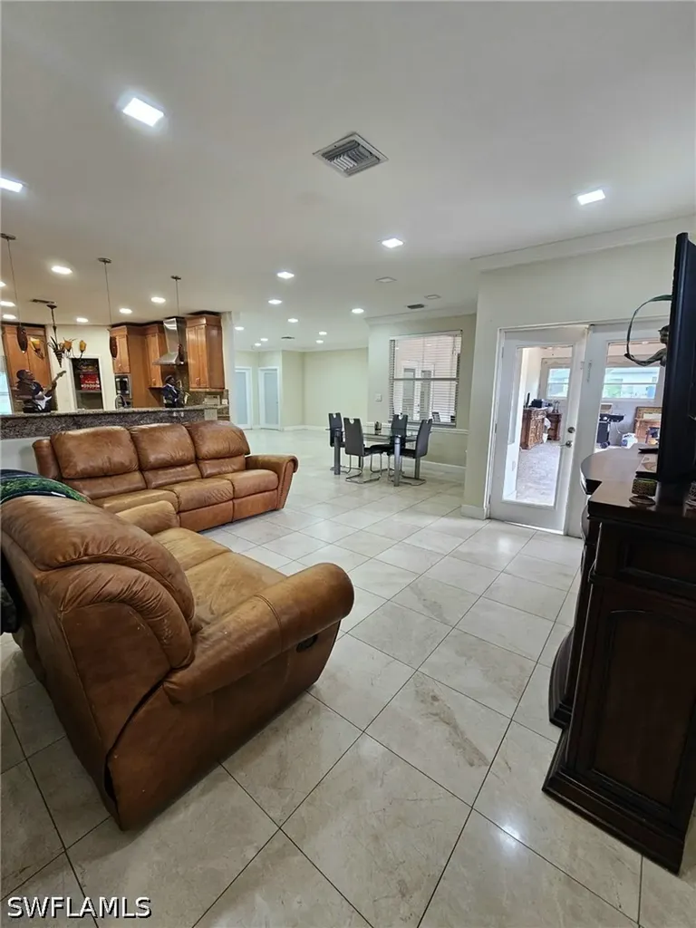 41 33rd Avenue NE Naples FL 34120