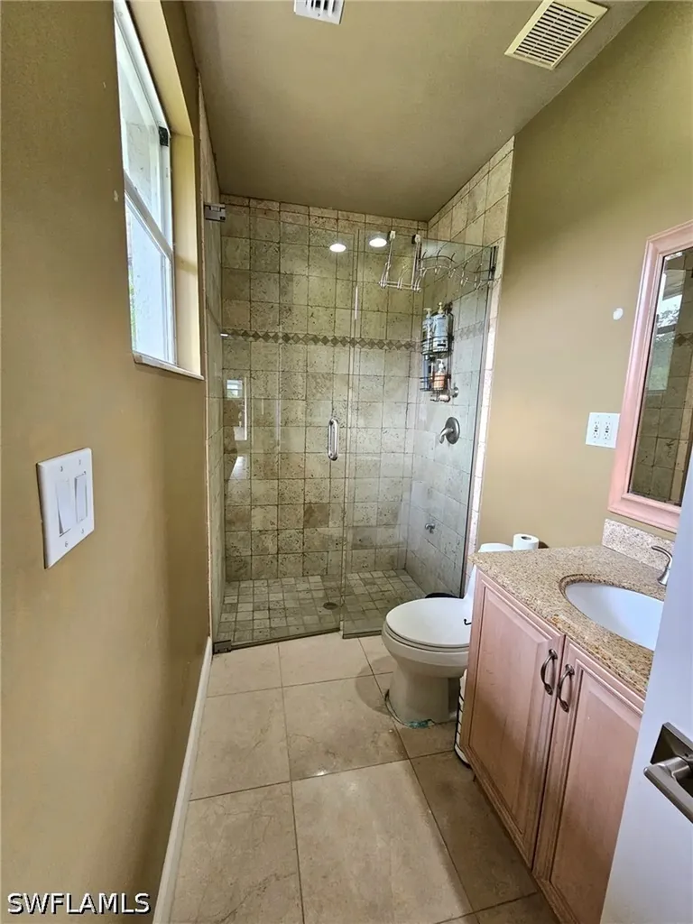 41 33rd Avenue NE Naples FL 34120