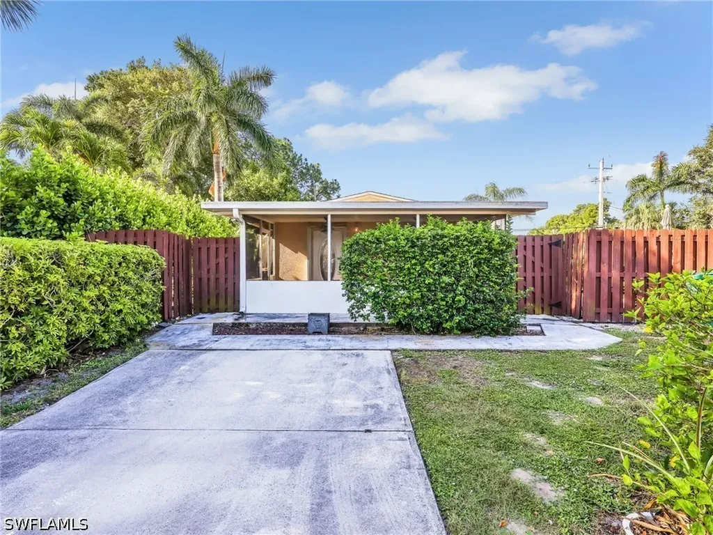 Naples FL, 800 102ND Avenue N