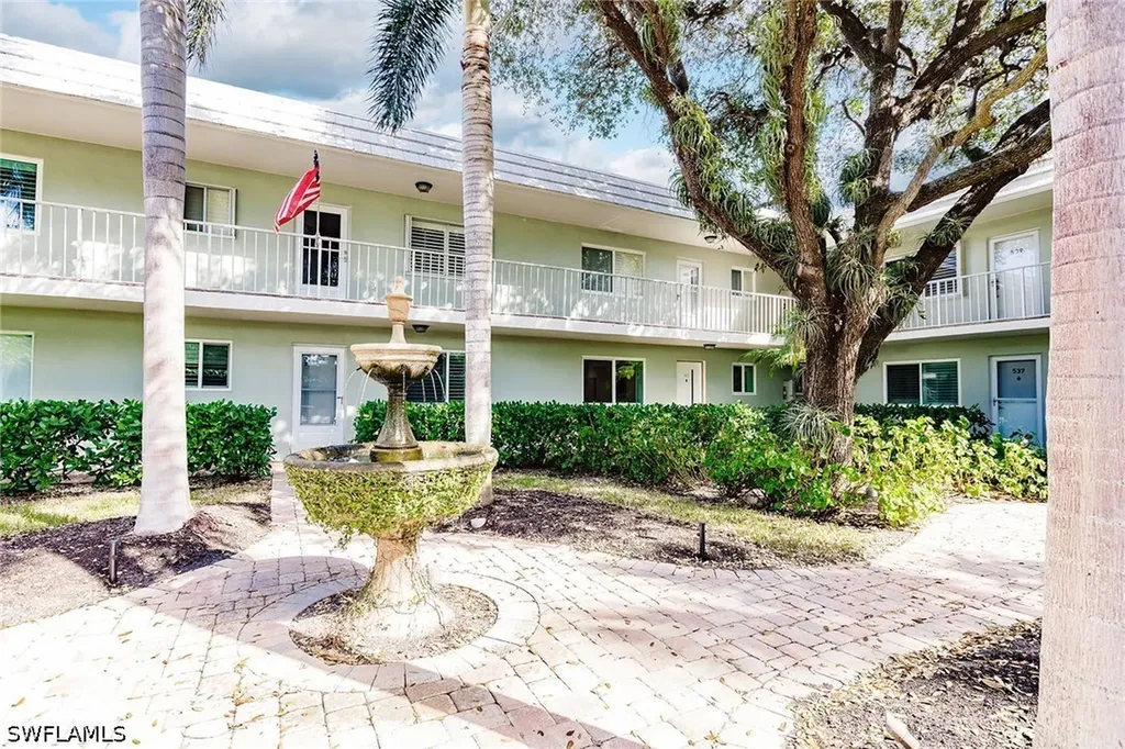 527 Broad Avenue S Naples FL 34102