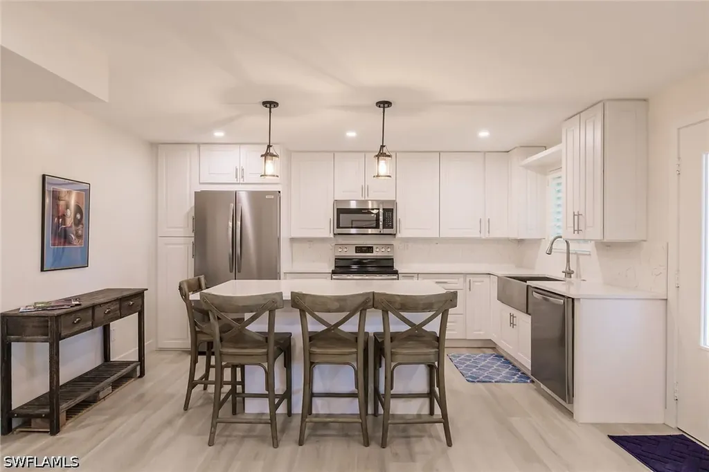 527 Broad Avenue S Naples FL 34102