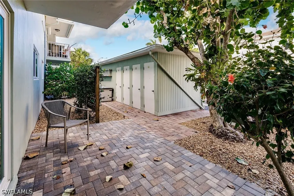 527 Broad Avenue S Naples FL 34102