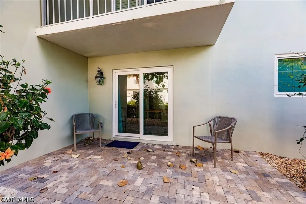 527 Broad Avenue S Naples FL 34102
