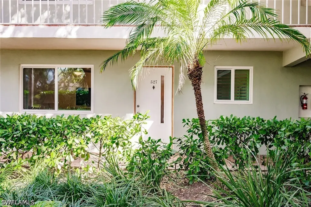 527 Broad Avenue S Naples FL 34102