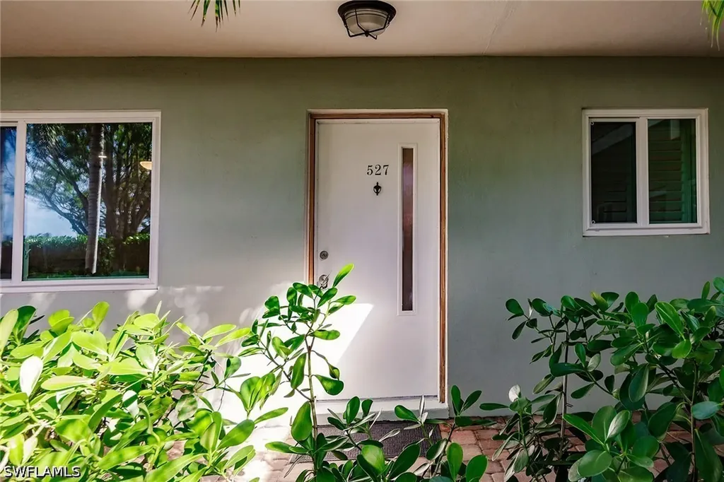 527 Broad Avenue S Naples FL 34102