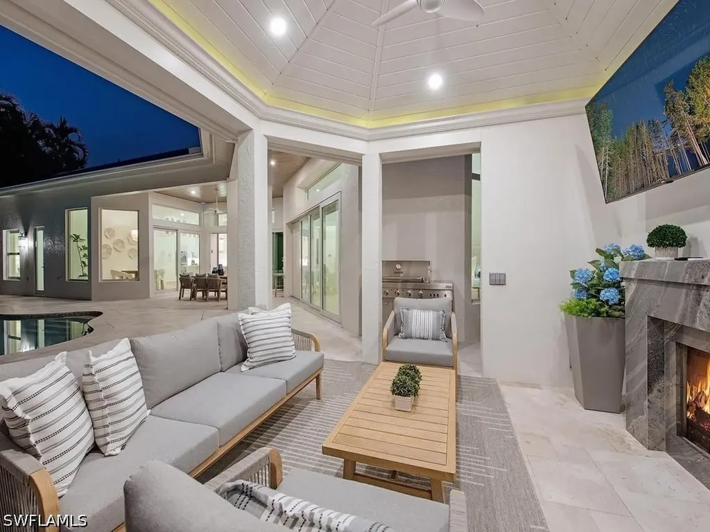 2363 Crayton Road Naples FL 34103