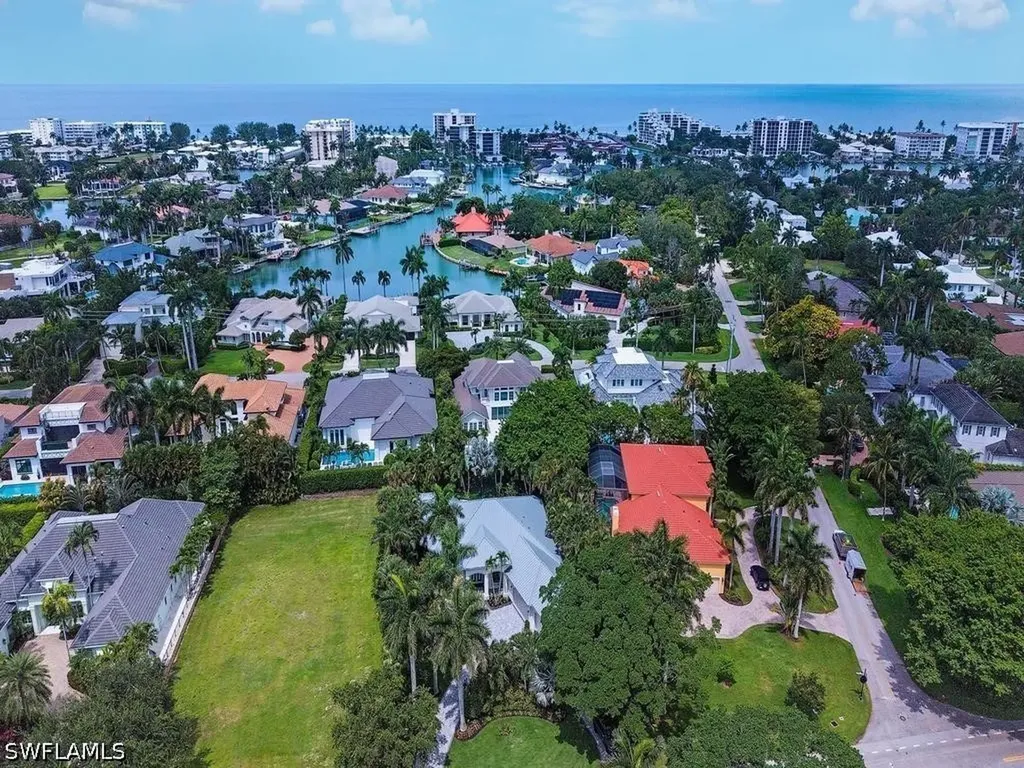 2363 Crayton Road Naples FL 34103