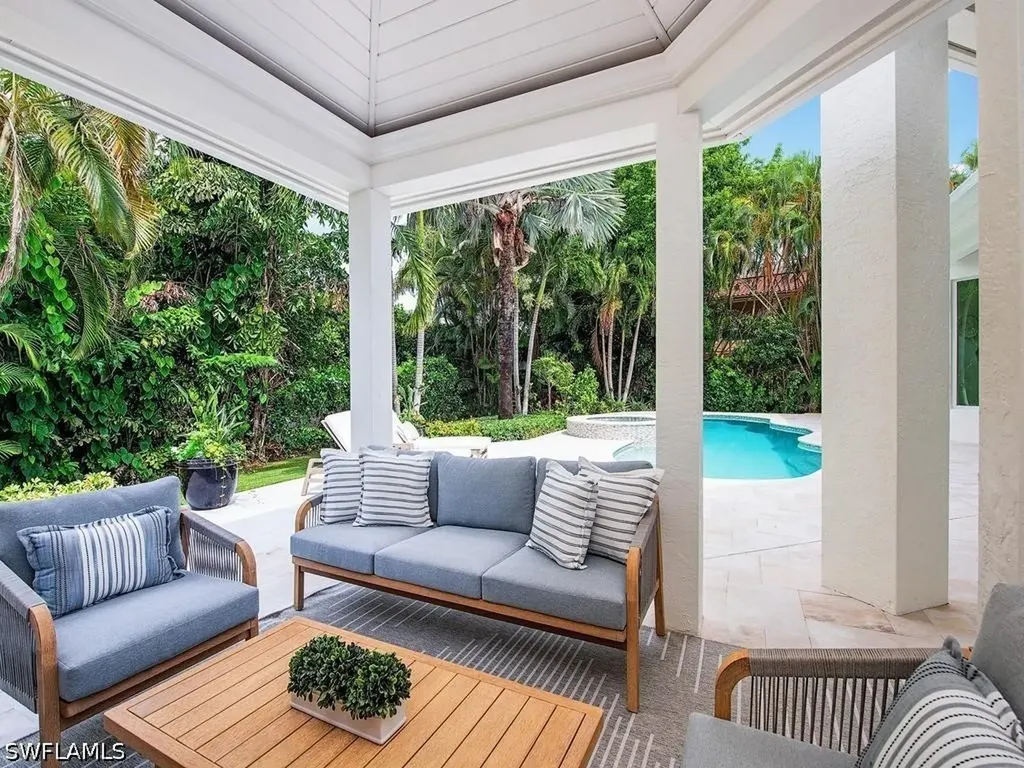 2363 Crayton Road Naples FL 34103