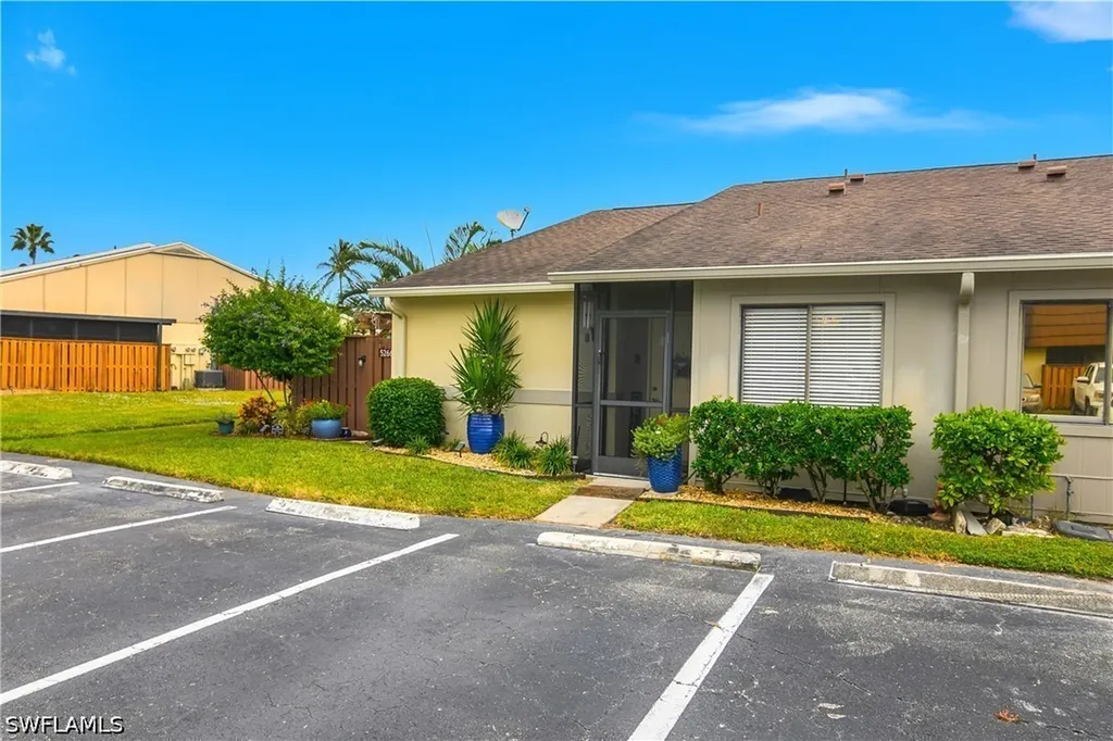 5266 Cedarbend Drive Fort Myers FL 33919