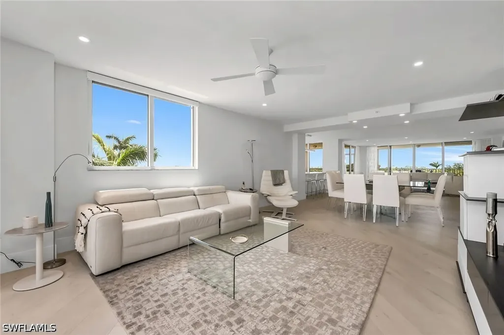 6597 Nicholas Boulevard Naples FL 34108