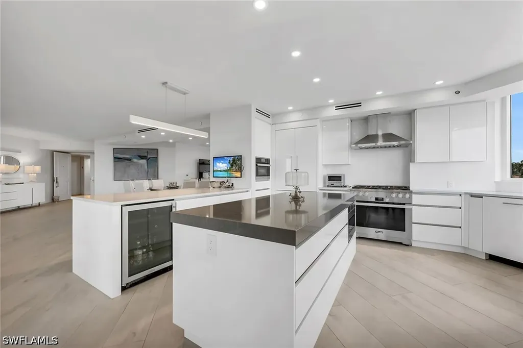6597 Nicholas Boulevard Naples FL 34108