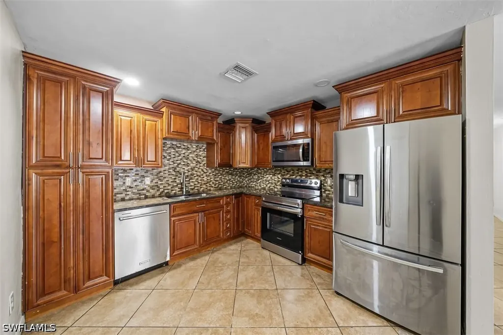 10274 Kingdom Court Naples FL 34114