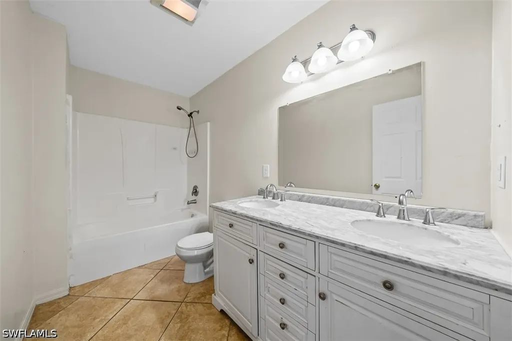 10274 Kingdom Court Naples FL 34114